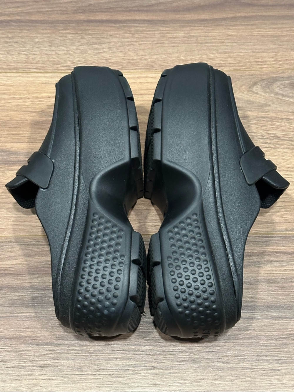 Crocs Stomp Loafer in Black Size 6 - Picture 9 of 13